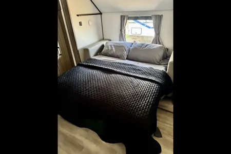 DURANGO 2 Bedrooms & 2 FULL Bath Bunkhouse w/ Outdoor Kitchen!!