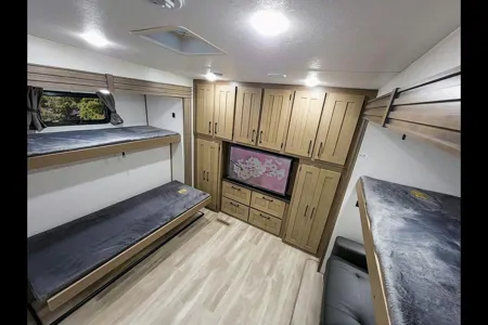 DURANGO 2 Bedrooms & 2 FULL Bath Bunkhouse w/ Outdoor Kitchen!!