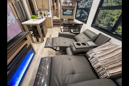 DURANGO 2 Bedrooms & 2 FULL Bath Bunkhouse w/ Outdoor Kitchen!!