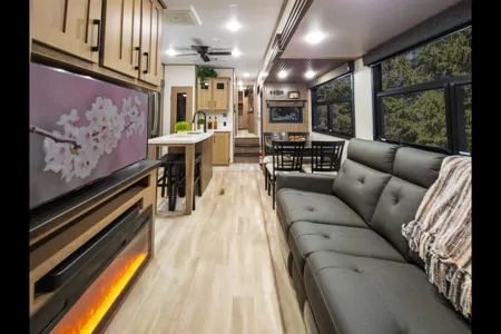 DURANGO 2 Bedrooms & 2 FULL Bath Bunkhouse w/ Outdoor Kitchen!!