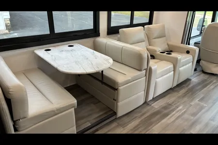 ROCK STAR Jayco precept 34 G Class A