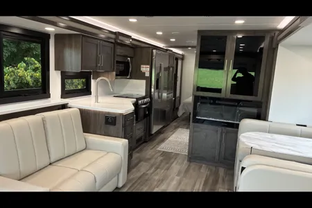 ROCK STAR Jayco precept 34 G Class A