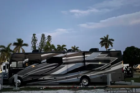 Lawrence's Thor Motor Coach 37FH Class A