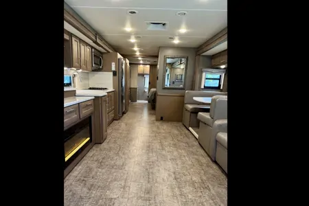 Lawrence's Thor Motor Coach 37FH Class A