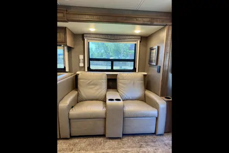 Lawrence's Thor Motor Coach 37FH Class A