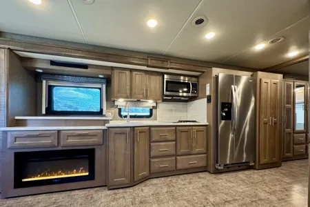 Lawrence's Thor Motor Coach 37FH Class A