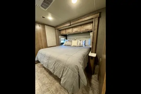 Lawrence's Thor Motor Coach 37FH Class A