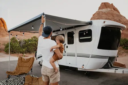 Owen's inTech Sol Horizon Rover Edition Travel Trailer