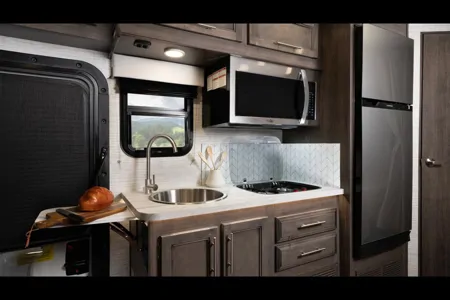 2025 Entegra Coach Qwest SE Class C