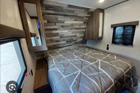 Crossroads Zinger 270BH Travel Trailer