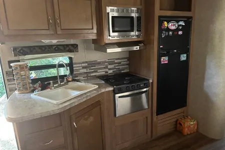 Melly's Coachmen 323TSQB Travel Trailer