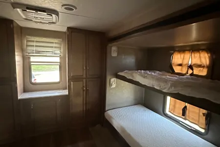 Melly's Coachmen 323TSQB Travel Trailer