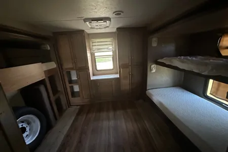 Melly's Coachmen 323TSQB Travel Trailer