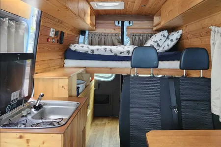 L&P Camper Van