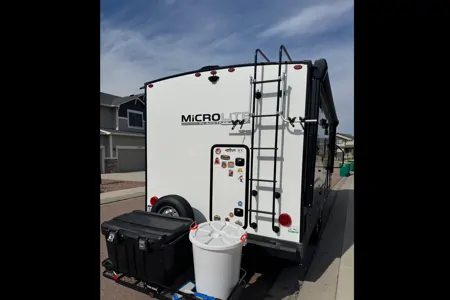 Like New Family Bunkhouse. Solar, Big Battery, Outdoor Grill & Free Extra