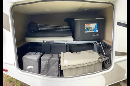 Four Winds 22E Class C