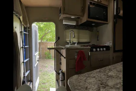 Four Winds 22E Class C