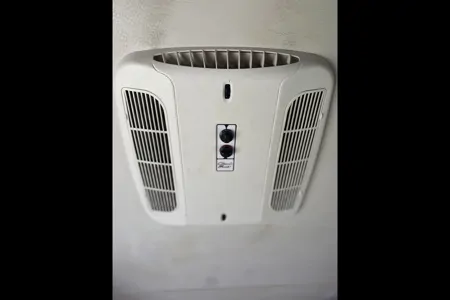 Four Winds 22E Class C