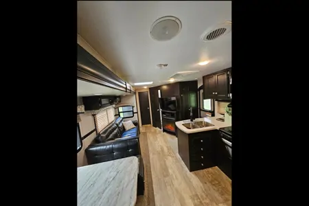 Blackburn's Venture RV Sporttrek Touring Edition 343VBH Travel Trailer