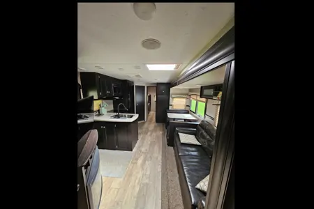 Blackburn's Venture RV Sporttrek Touring Edition 343VBH Travel Trailer