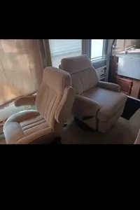 Riknshe Winnebago Adventurer Class A