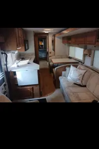 Riknshe Winnebago Adventurer Class A