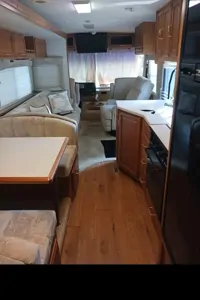 Riknshe Winnebago Adventurer Class A