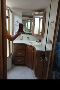 Riknshe Winnebago Adventurer Class A