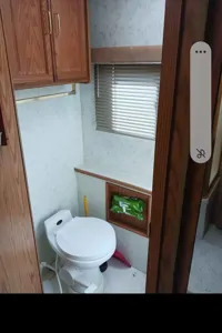 Riknshe Winnebago Adventurer Class A