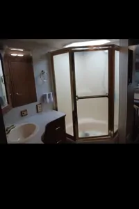 Riknshe Winnebago Adventurer Class A