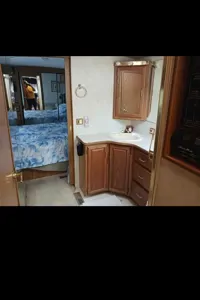 Riknshe Winnebago Adventurer Class A