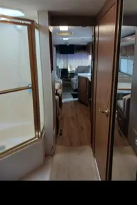 Riknshe Winnebago Adventurer Class A