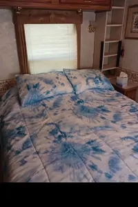 Riknshe Winnebago Adventurer Class A