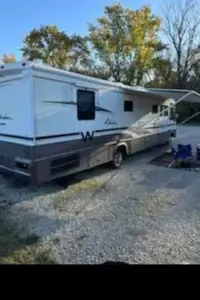Riknshe Winnebago Adventurer Class A