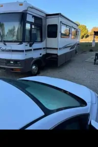 Riknshe Winnebago Adventurer Class A