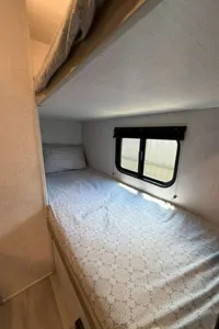 CL06 Keystone 17B Travel Traile