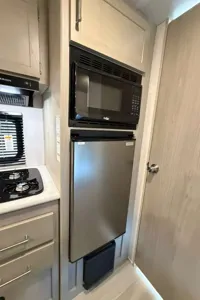 CL06 Keystone 17B Travel Traile