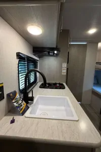 CL06 Keystone 17B Travel Traile