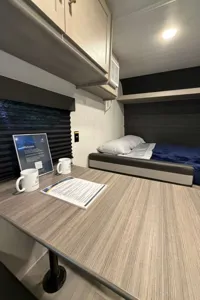 CL06 Keystone 17B Travel Traile