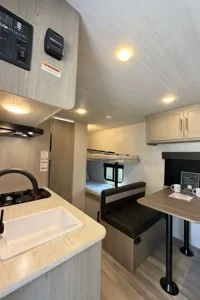 CL06 Keystone 17B Travel Traile