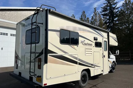 Ovi's Coachmen Freelander 21QB Class C