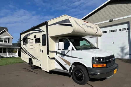 Ovi's Coachmen Freelander 21QB Class C