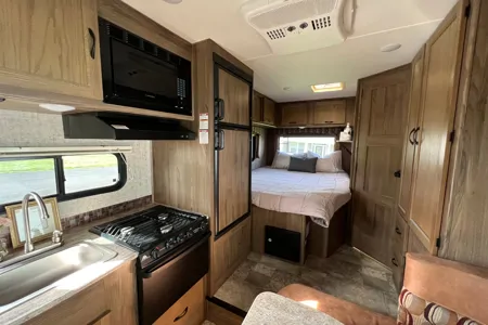 Ovi's Coachmen Freelander 21QB Class C