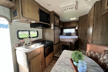 Ovi's Coachmen Freelander 21QB Class C