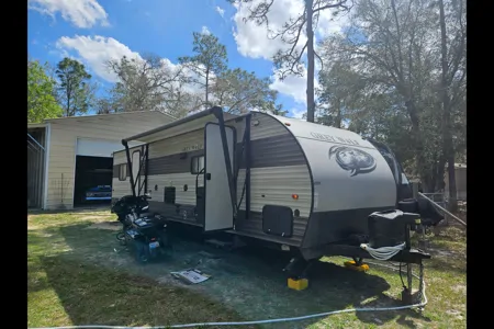 Grey wolf toy hauler