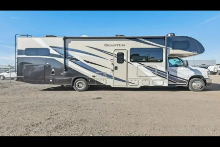 2022 Thor Quantum LF31: Luxurious Family Travel!