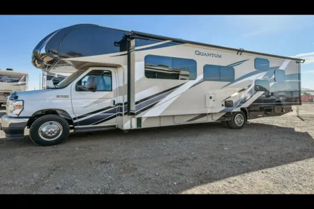 2022 Thor Quantum LF31: Luxurious Family Travel!