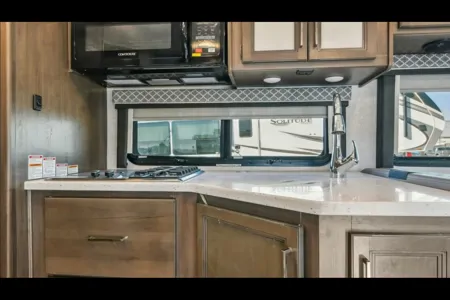 2022 Thor Quantum LF31: Luxurious Family Travel!