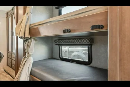 2022 Thor Quantum LF31: Luxurious Family Travel!