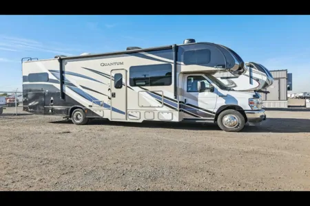 2022 Thor Quantum LF31: Luxurious Family Travel!